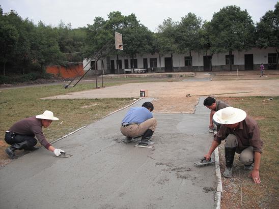 印塘中学教职工节假日美化校园 (3).JPG 印塘中学教职工节假日美化校园 (3).JPG